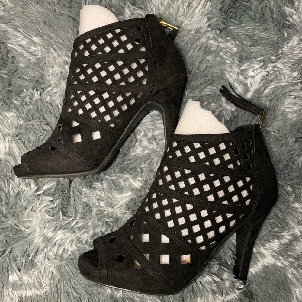 Peep toe bootie